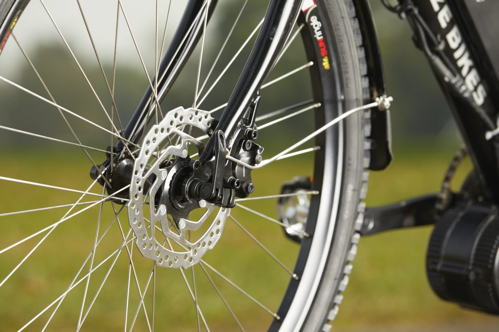 ZizeBikes - Easy Steps on How to Inflate Bicycle Tires With Schrader Valves - Zizi Bikes